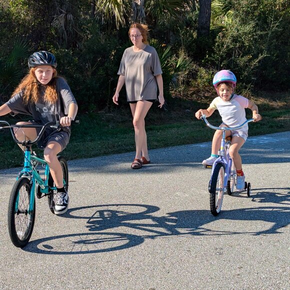 NEXT SHARE SHOW, TUES. JAN 27, 9am (EST) BAGS, WALLETS, ACCESSORIES!!! - Picture 10 of 11